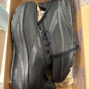 Brooks Men's Black Athletic Shoes - MENS 8 WIDE